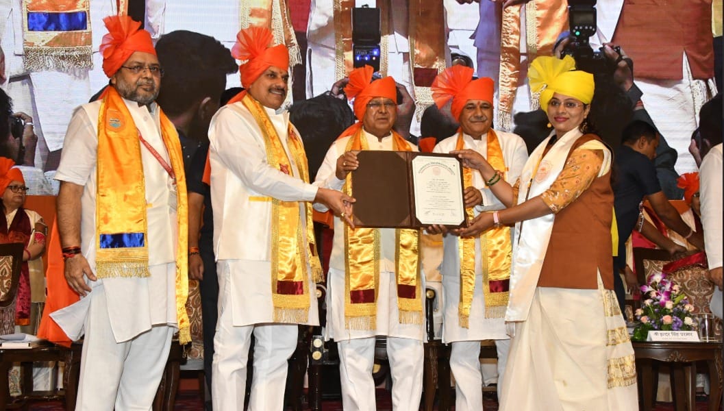 BU convocation: 26 got gold medals and 21 got medals on merit basis, CM said - new education policy created th