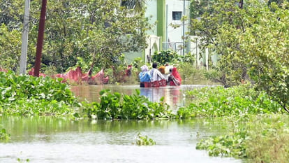 Kanpur Farmers got hurt due to flood, land owners take away compensation farmers said work in city