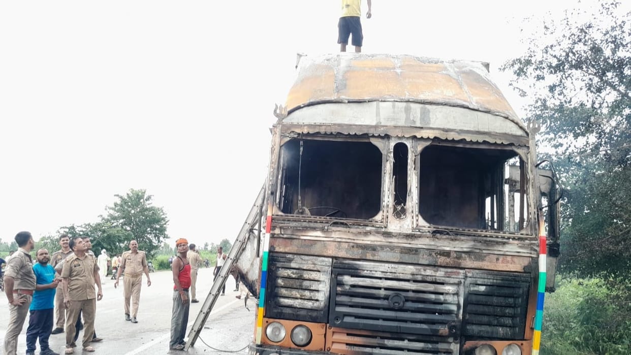 container full of Maggi noodles caught fire in shahjahanpur