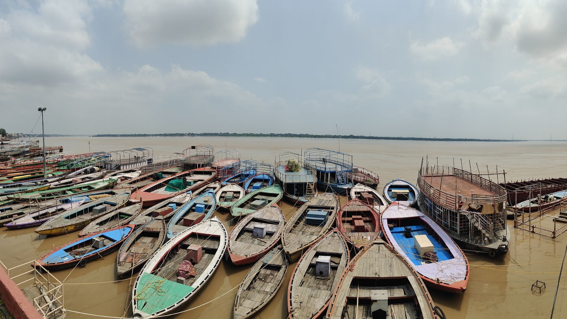 Flood Alert:24 घंटे में 63 सेंटीमीटर बढ़ा गंगा का जलस्तर, शवदाह और गंगा ...