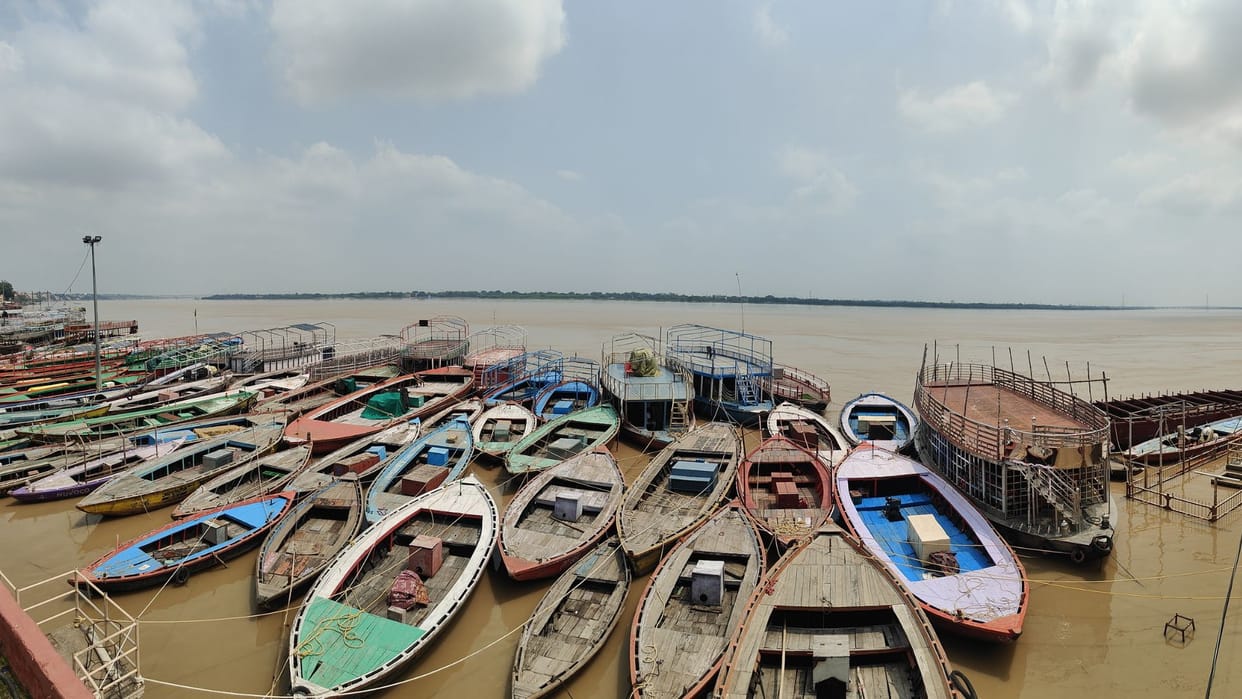Flood Alert Rapid rise in Ganga and Varuna rivers in Varanasi boat operations suspended flood concerns