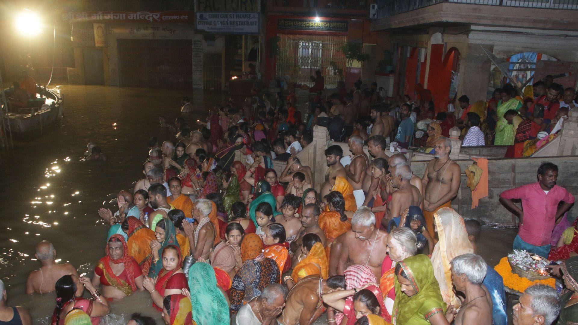 Chandra Grahan 2025 Kashi Vishwanath Doors including 25 thousand temples closed in Varanasi