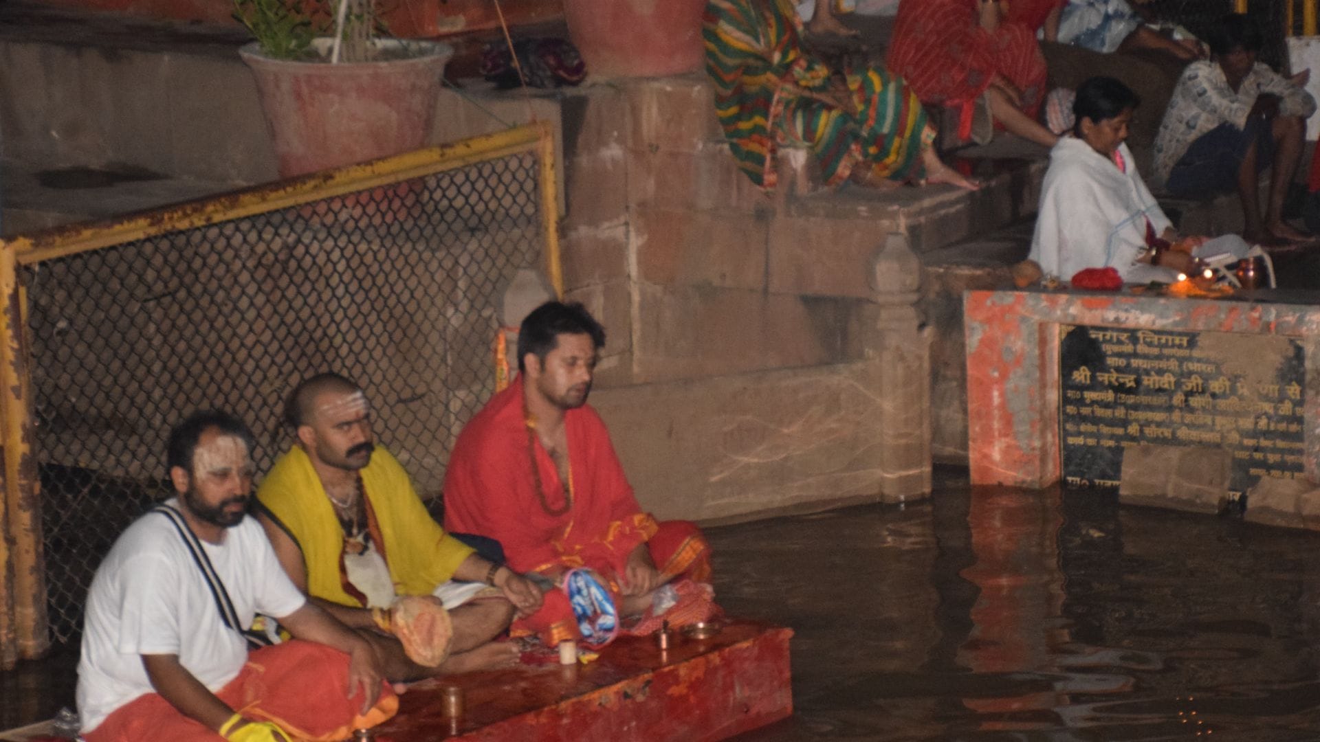 Chandra Grahan 2025 Kashi Vishwanath Doors including 25 thousand temples closed in Varanasi