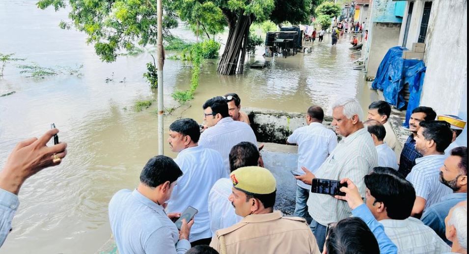 Devastating Floods in Agra: Over 50 Colonies Submerged one lakh People Affected as Yamuna Hits Record Levels