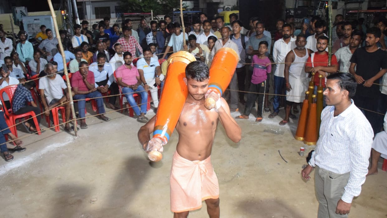 Jodi-Gada-Dangal Rohit drinks 7 liters of milk every day made 30 moves with 48 kg mace and got honor