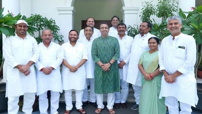 UP: RLD MPs and MLAs gave one day's salary for the flood victims of Punjab, deposited the amount