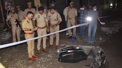 ्Moradabad: Three bullets were fired at the history sheeter, one hit him in chest, other hit him in chest