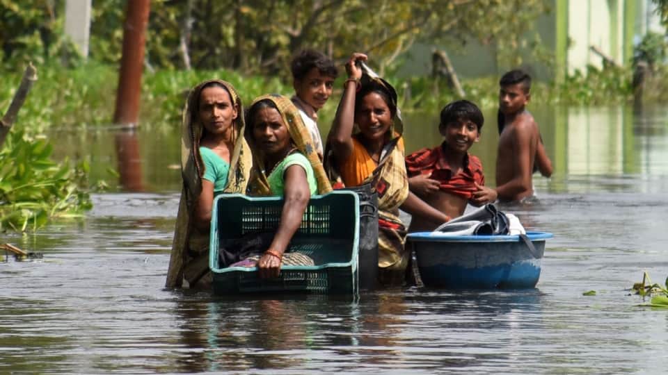 Ganga water level rises: Floods turn 150 families' homes into tents