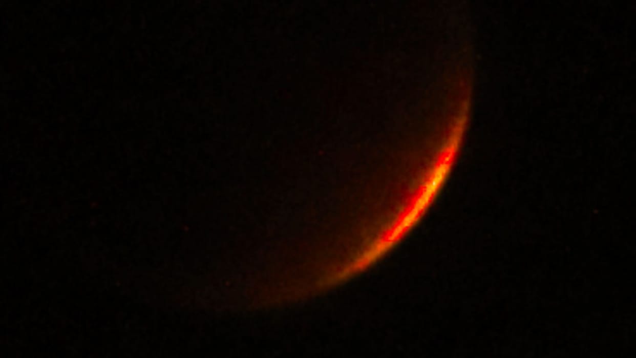 Chandra Grahan 2025 in varanasi moon appeared red in sky for 82 minutes