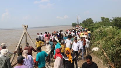 UP: Flood threat in Bijnor, ultimatum to evacuate 12 villages, Rawali embankment in danger, highway closed