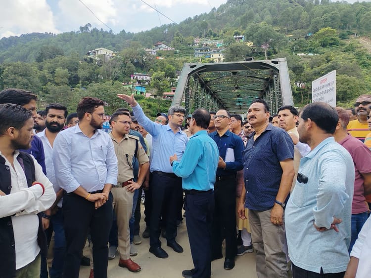 Chamoli: केंद्रीय टीम ने किया आपदा प्रभावित क्षेत्र थराली का निरीक्षण, कई क्षेत्रों का एरियल सर्वे भी किया