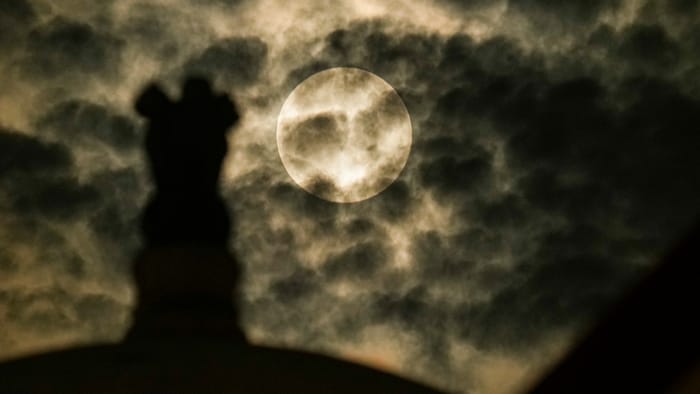 Lunar Eclipse Photos Blood Moon seen across India Chandra Grahan 2025 Earth shadow on moon know details