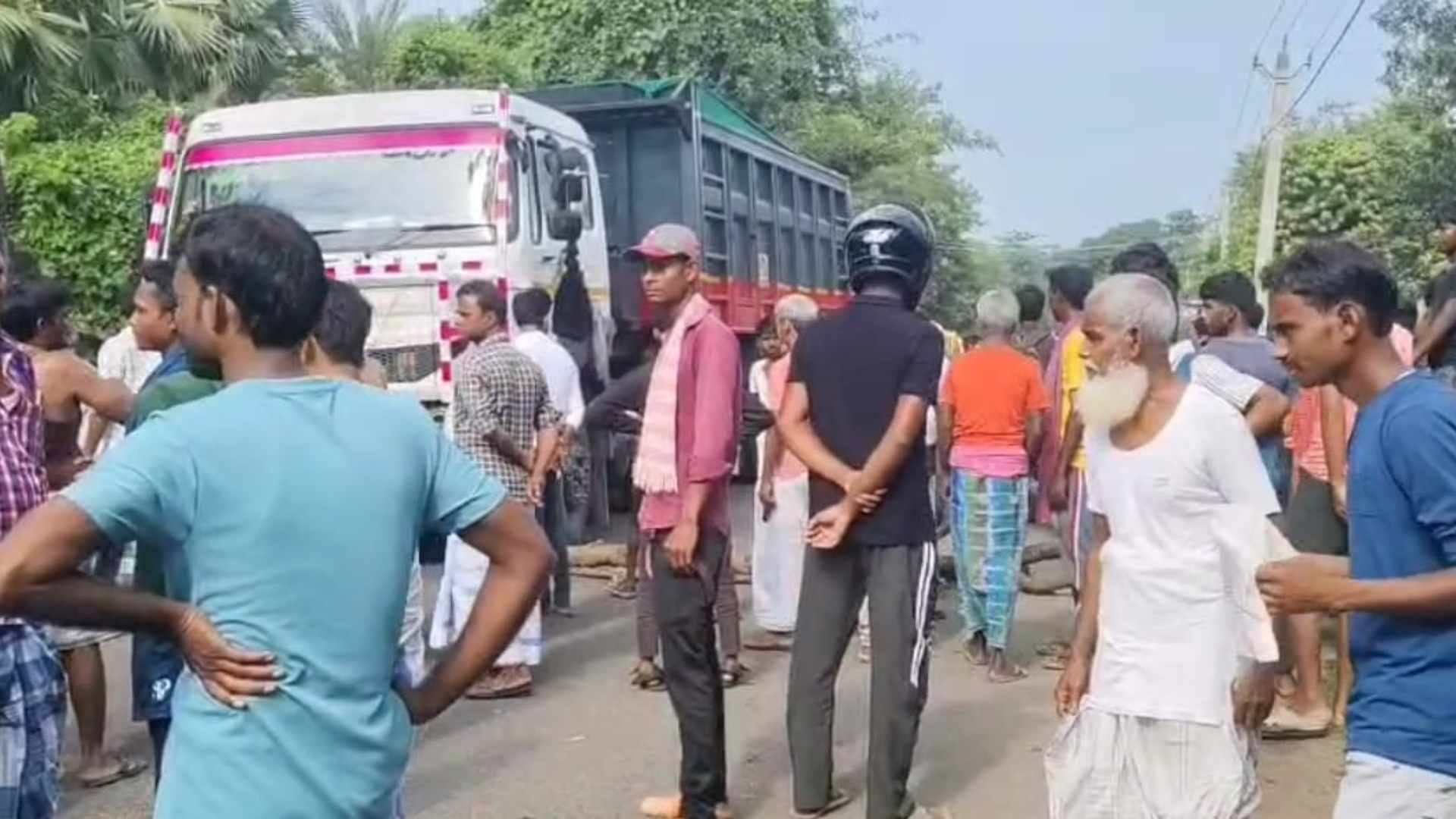 मौके पर मौजूद लोग