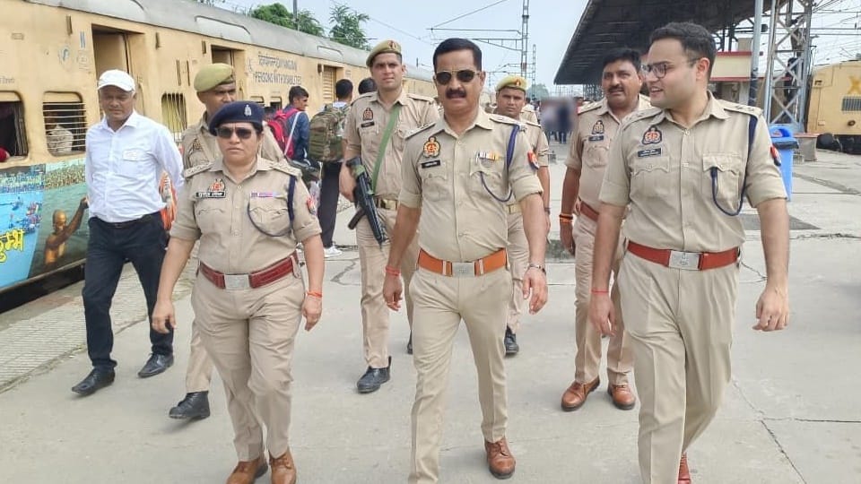 Moradabad Crime News: Inspector hit, two bike riders caught, youth beaten during Ganesh idol immersion