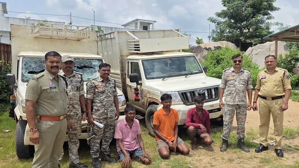 पुलिस की गिरफ्त में आरोपी