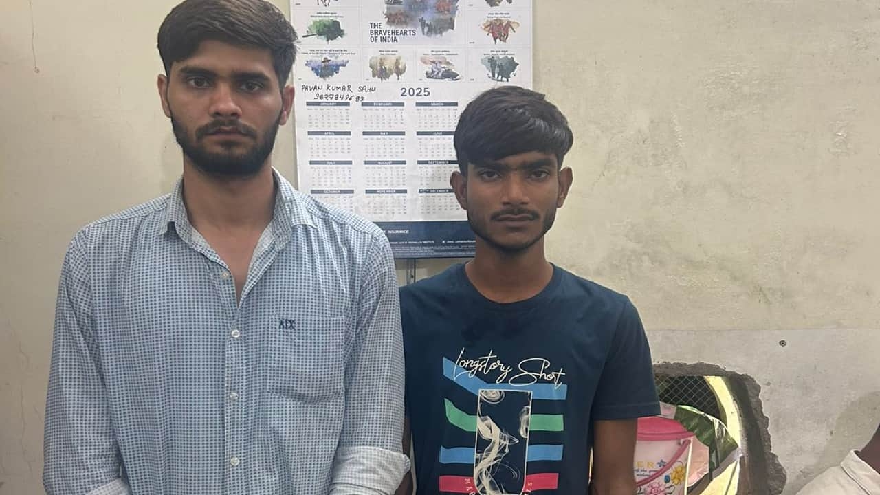 पुलिस की गिरफ्त में आरोपी