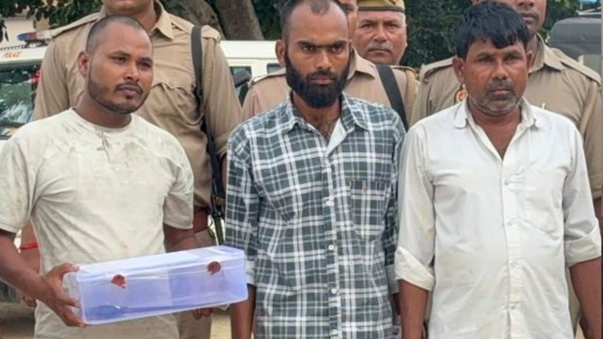 Father along with two youths killed Jaihind for talking to his daughter in azamgarh