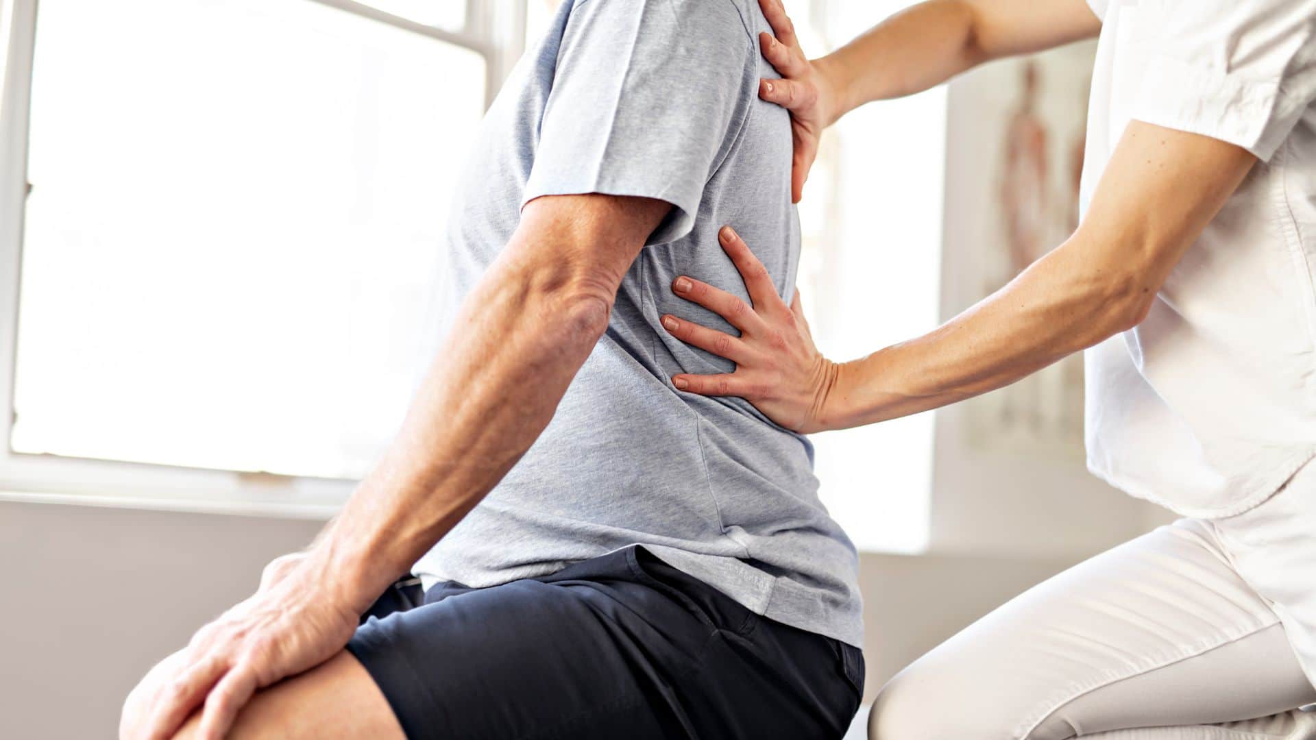 कमर दर्द से कैसे पाएं राहत