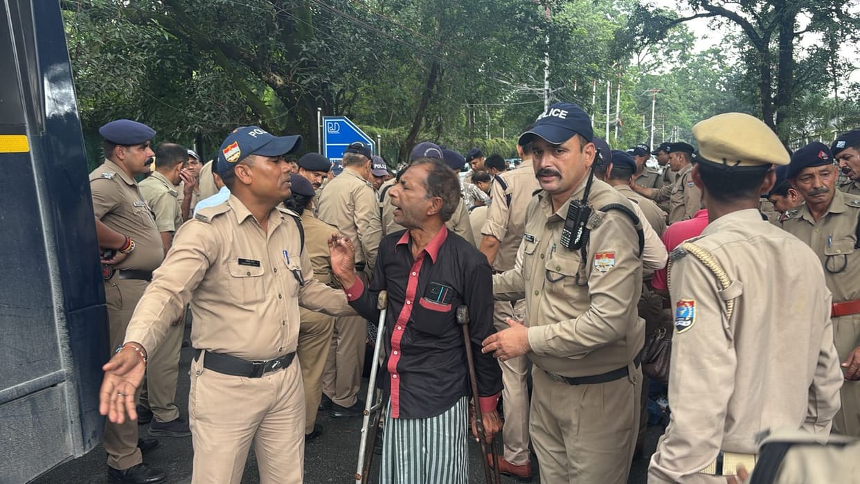 Dehradun News Disabled people march towards CM House police arrested several people