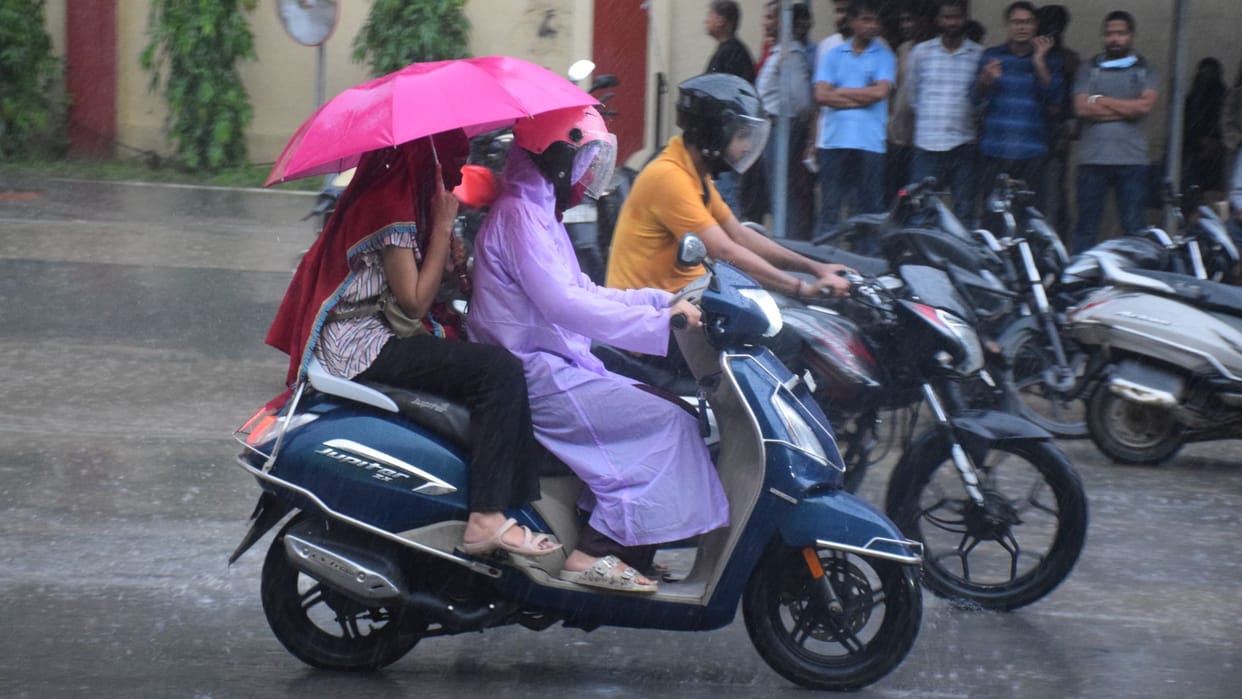 Sudden Weather Change in Varanasi Winds Rain Bring Relief from Scorching Heat Darkness Descends