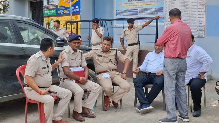Bihar News: पुलिस टीम पर हमले के मामले में दो FIR दर्ज, 61 नामजद और 200 अज्ञात आरोपी