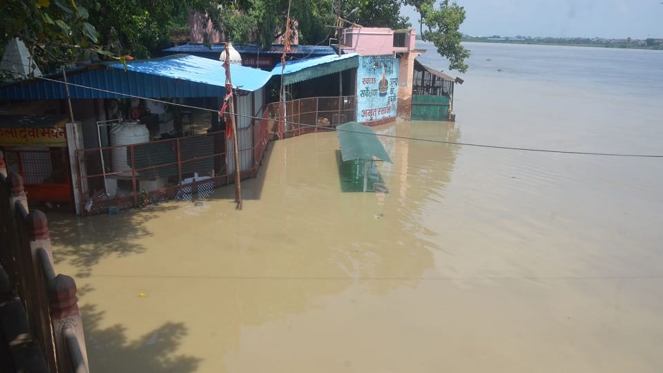 Devastating Floods in Agra: Over 50 Colonies Submerged one lakh People Affected as Yamuna Hits Record Levels