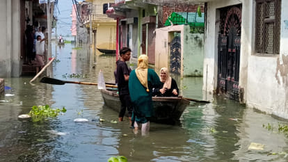 UP: Ganga flowing 21 centimetres above the danger mark, 30 localities in the grip of flood