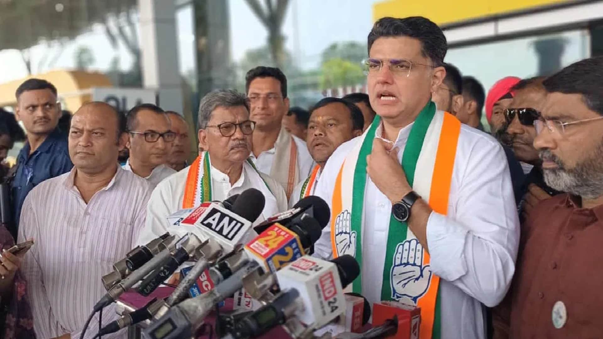 मीडिया से चर्चा करते सचिन पायलट