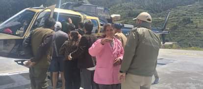 गर्भवती महिला को एयर लिफ्ट कर एम्स ऋषिकेश भेजा