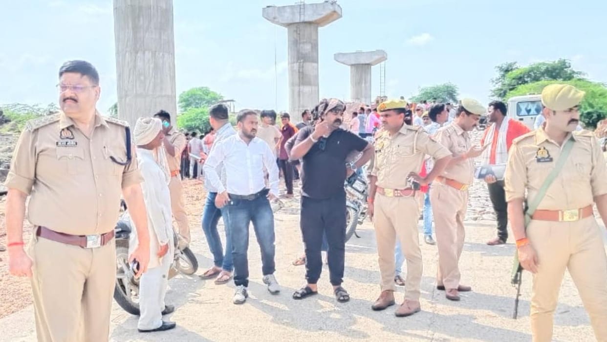 Jhansi: Seeing brother-in-law floating in the strong current of the river, brother-in-law jumped in, both were