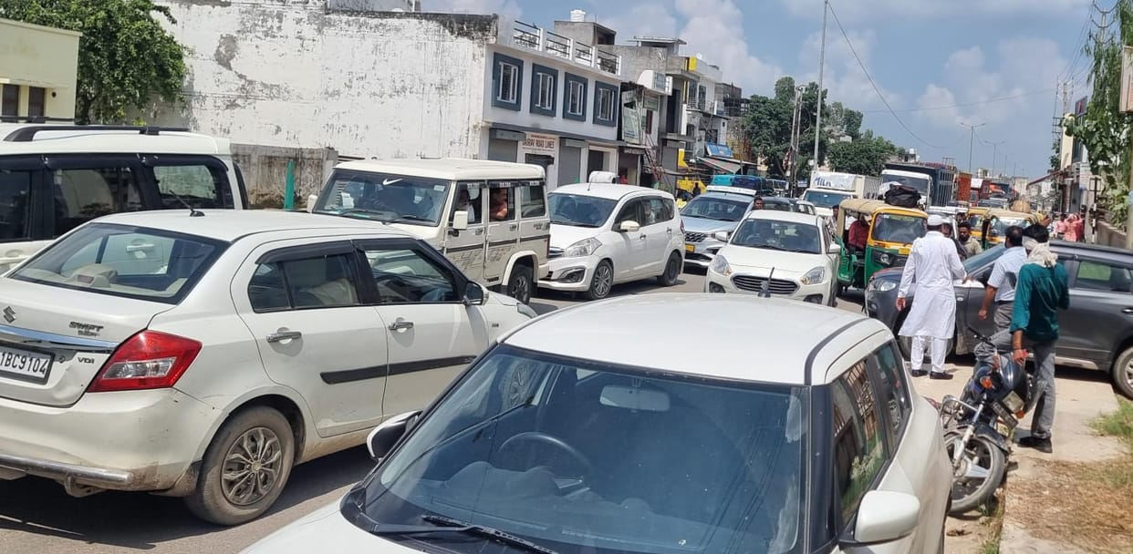 BKU workers block Delhi Highway in Rampur Maniharan, SDM intervenes and clears the jam