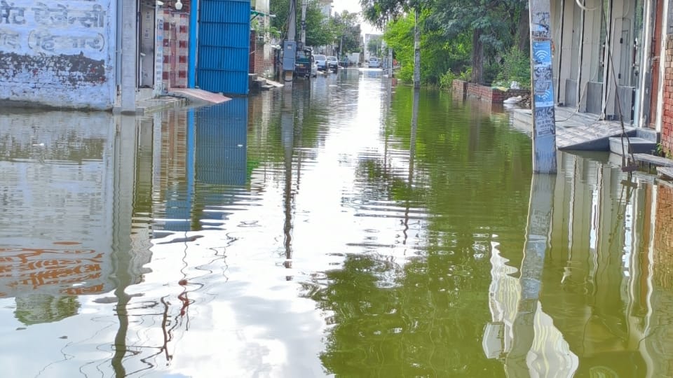 Haryana Flood 2025 Drains Breach in Fatehabad-Hisar,Villagers Forces Migrate Amid Waterlogging