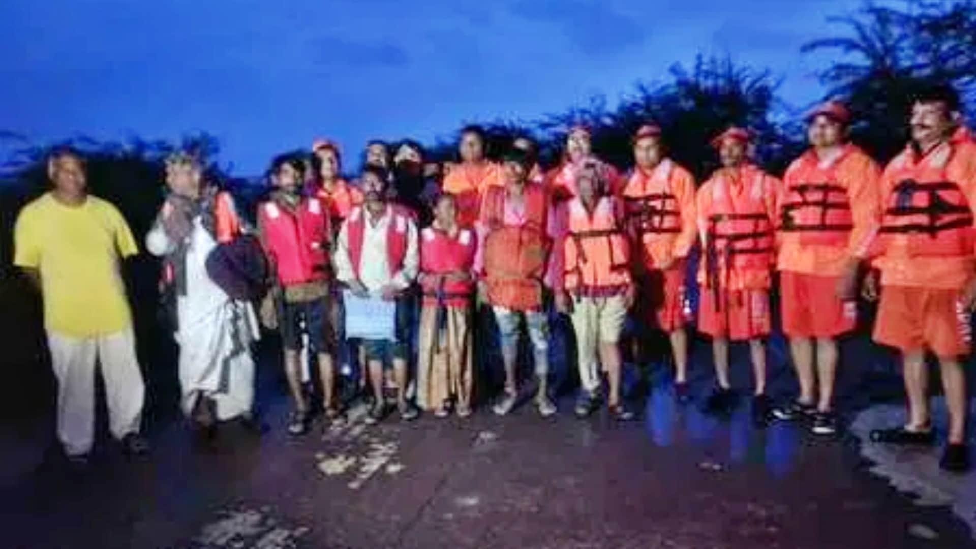 Jalore Flood: NDRF rescued 23 people trapped in Luni river, children men including pregnant woman were rescued