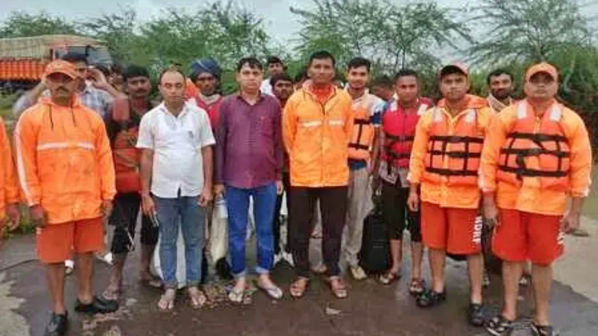 Jalore Flood: NDRF rescued 23 people trapped in Luni river, children men including pregnant woman were rescued