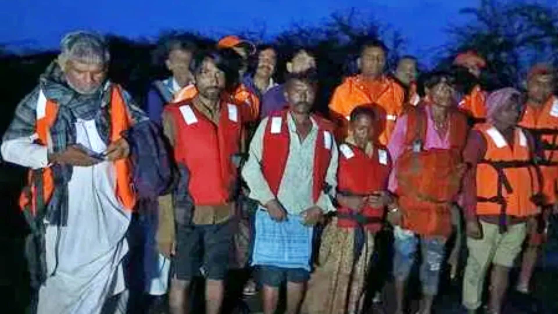 Jalore Flood: NDRF rescued 23 people trapped in Luni river, children men including pregnant woman were rescued