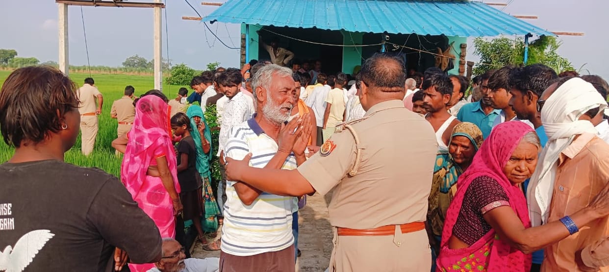Fatehpur Farmer sleeping on a tube well was murdered with  sharp weapon body found in a bloody condition