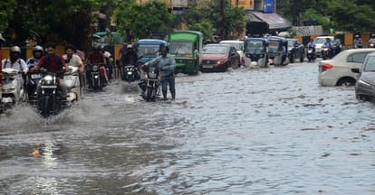 Kanpur Weather Rain is happening due to moisture coming from  mountains monsoon may continue even after 15