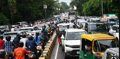 Kanpur Disaster rained city jammed waterlogging in localities vehicles overturned in pits