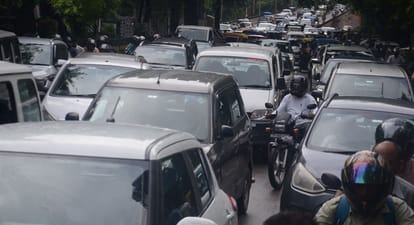 Kanpur Disaster rained city jammed waterlogging in localities vehicles overturned in pits