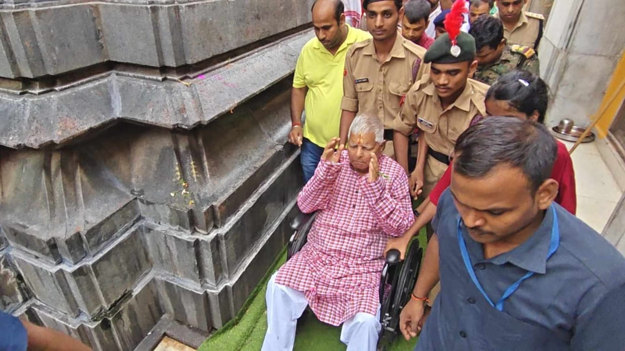 Bihar News: Lalu Prasad Yadav performed Pind Daan with his family, offered prayers at Vishnupad temple