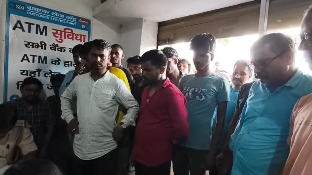 Jharkhand News: Rs 2.52 lakh looted from bank CSP operator in Hazaribagh, armed criminals absconded