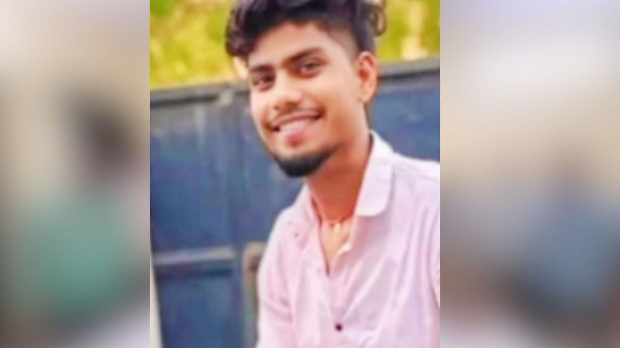 Bihar Accident: A speeding uncontrolled truck ran over a student riding a bike, killing him