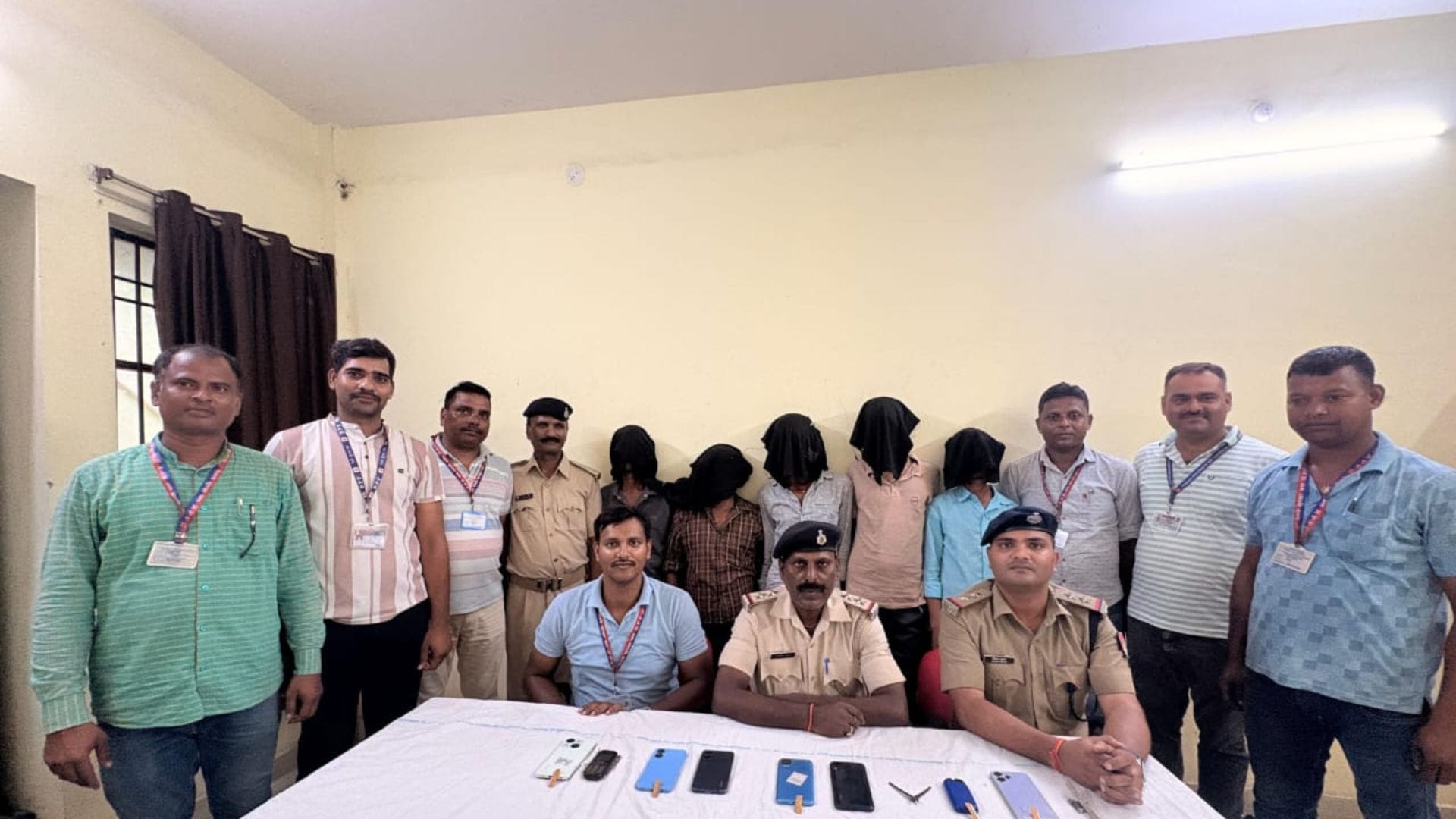 पुलिस की गिरफ्त में आरोपी