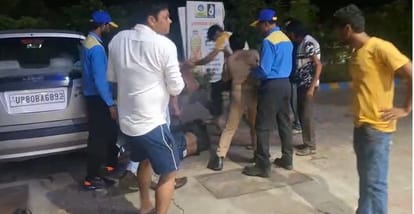 Insistence on getting petrol without helmet Pump owner was chased and beaten