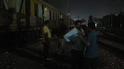 मौके पर मौजूद अधिकारियों की टीम