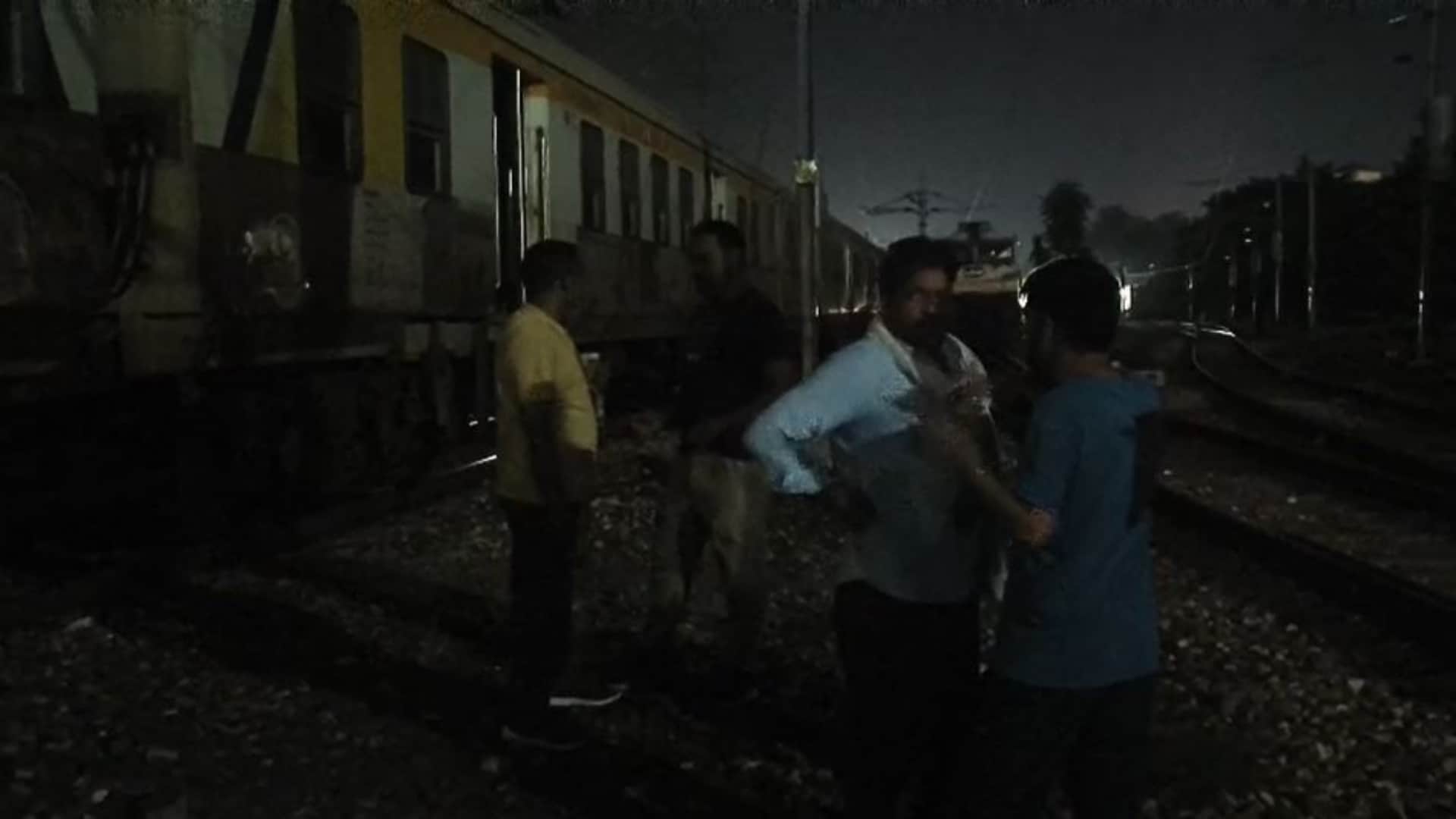 मौके पर मौजूद अधिकारियों की टीम