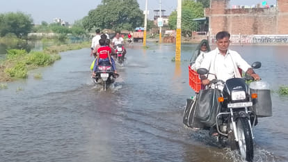 UP: Ganga flowing 21 centimetres above the danger mark, 30 localities in the grip of flood