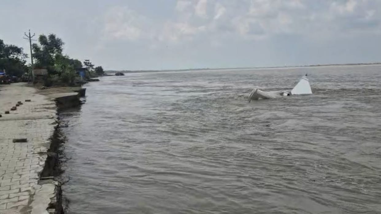 five houses washed away into the Sharada river due to erosion in Lakhimpur kheri