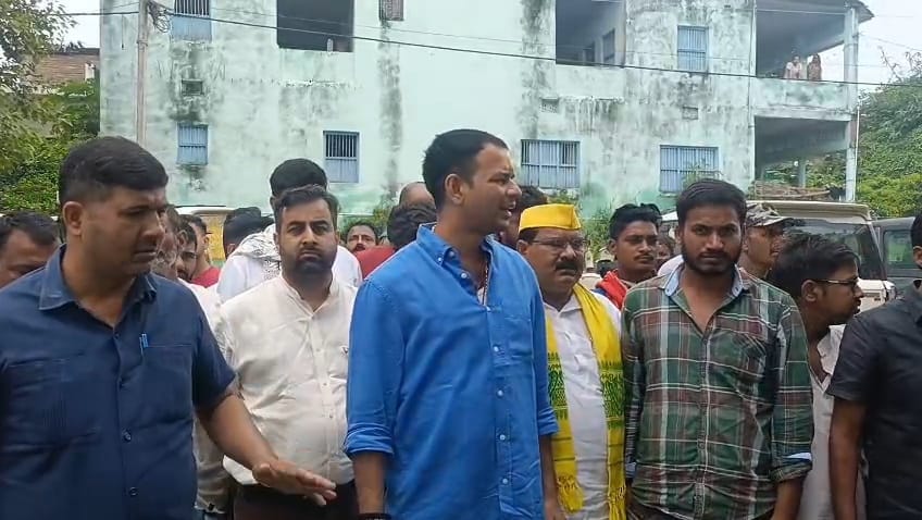 Bihar News: Tej Pratap Yadav reached the Vidhansabha constituency of his younger brother Tejashwi Yadav