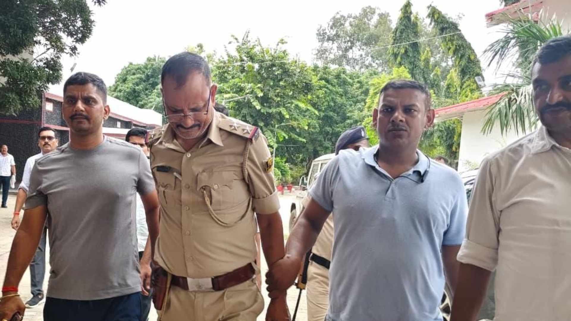 थानाध्यक्ष 20 हजार रुपये रिश्वत लेते रंगे हाथ गिरफ्तार